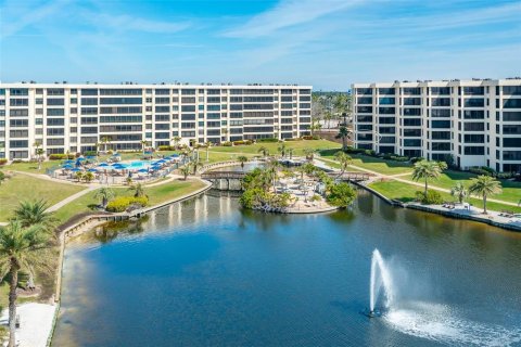 Condo in Sarasota, Florida, 2 bedrooms № 2149467 - photo 4
