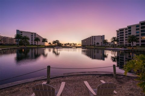 Condo in Sarasota, Florida, 2 bedrooms № 2149467 - photo 29
