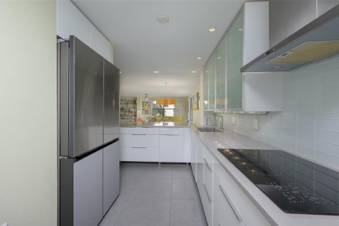 Condo in Sarasota, Florida, 2 bedrooms № 2149467 - photo 18