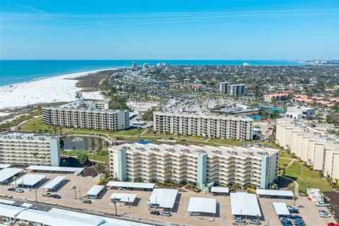 Condo in Sarasota, Florida, 2 bedrooms № 2149467 - photo 2