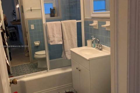 Villa ou maison à louer à Miami, Floride: 2 chambres, 157 m2 № 2077165 - photo 13