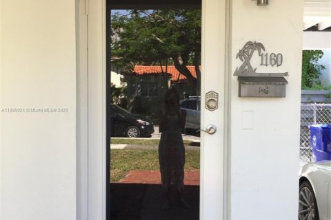 Villa ou maison à louer à Miami, Floride: 2 chambres, 157 m2 № 2077165 - photo 20