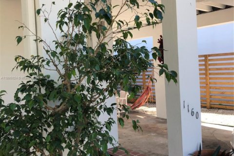 Villa ou maison à louer à Miami, Floride: 2 chambres, 157 m2 № 2077165 - photo 26