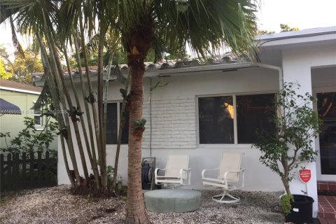 Villa ou maison à louer à Miami, Floride: 2 chambres, 157 m2 № 2077165 - photo 23