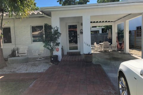 Villa ou maison à louer à Miami, Floride: 2 chambres, 157 m2 № 2077165 - photo 22