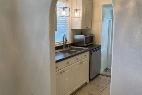Casa en alquiler en Tampa, Florida, 3 dormitorios, 100.61 m2 № 2142861 - foto 6