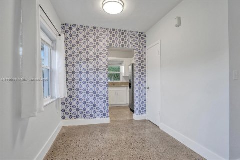Commercial property in Biscayne Park, Florida 164.72 sq.m. № 1860902 - photo 6