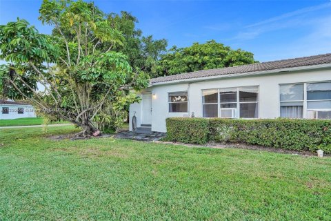 Commercial property in Biscayne Park, Florida 164.72 sq.m. № 1860902 - photo 1