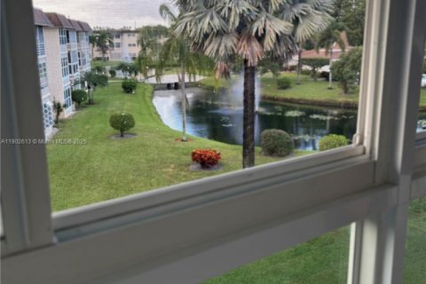 Condominio en venta en Lauderdale Lakes, Florida, 2 dormitorios, 87.7 m2 № 1964911 - foto 4