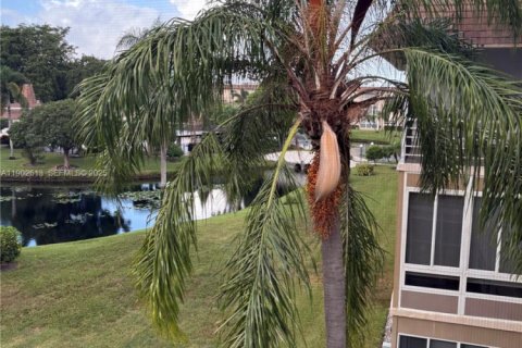 Condo in Lauderdale Lakes, Florida, 2 bedrooms  № 1964911 - photo 12