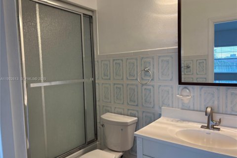 Condo in Lauderdale Lakes, Florida, 2 bedrooms  № 1964911 - photo 16