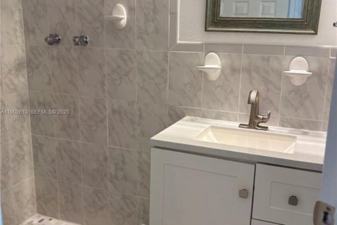 Condo in Lauderdale Lakes, Florida, 2 bedrooms  № 1964911 - photo 14