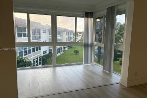 Condominio en venta en Lauderdale Lakes, Florida, 2 dormitorios, 87.7 m2 № 1964911 - foto 3