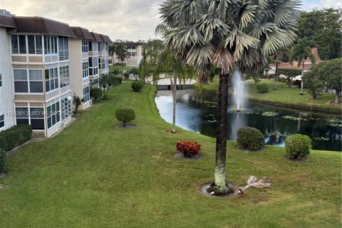 Condo in Lauderdale Lakes, Florida, 2 bedrooms  № 1964911 - photo 11