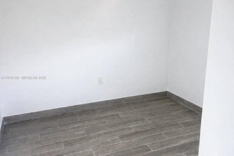 Casa en alquiler en Homestead, Florida, 2 dormitorios № 2045127 - foto 3