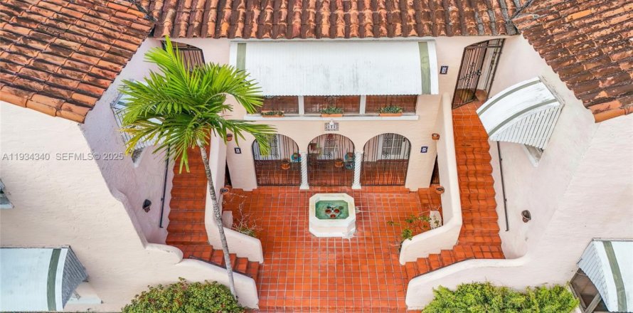 Коммерческая недвижимость в Корал-Гейблс, Флорида 459.49м2 № 2035558