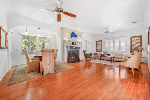 Купить коммерческую недвижимость в Корал-Гейблс, Флорида 459.49м2, № 2035558 - фото 10