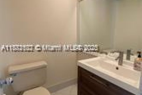 Condominio en alquiler en Miami Beach, Florida, 1 dormitorio, 91.69 m2 № 1929432 - foto 22