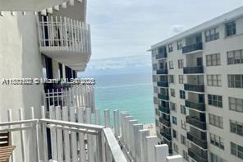 Condominio en alquiler en Miami Beach, Florida, 1 dormitorio, 91.69 m2 № 1929432 - foto 24