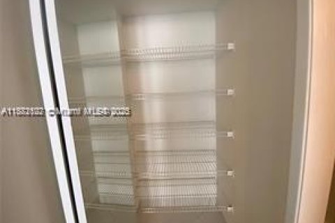 Condominio en alquiler en Miami Beach, Florida, 1 dormitorio, 91.69 m2 № 1929432 - foto 20