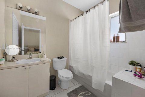 Купить таунхаус в Хомстед, Флорида 3 спальни, 179.49м2, № 2039558 - фото 4