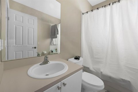 Купить таунхаус в Хомстед, Флорида 3 спальни, 179.49м2, № 2039558 - фото 8
