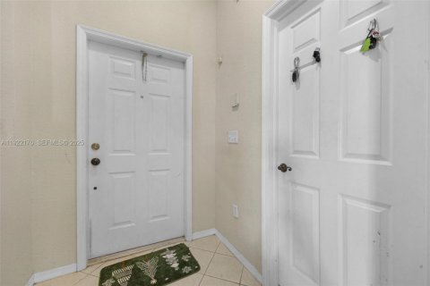 Купить таунхаус в Хомстед, Флорида 3 спальни, 179.49м2, № 2039558 - фото 2