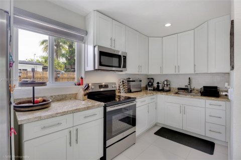 House in North Miami, Florida 2 bedrooms, 110.55 sq.m. № 1775203 - photo 9