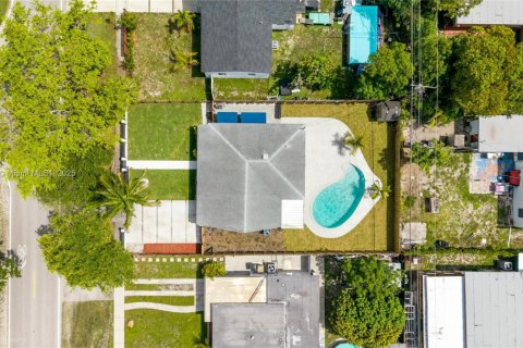 House in North Miami, Florida 2 bedrooms, 110.55 sq.m. № 1775203 - photo 27