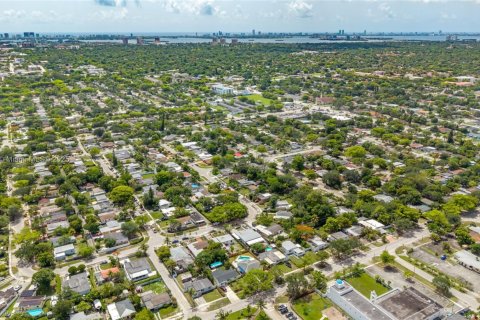 House in North Miami, Florida 2 bedrooms, 110.55 sq.m. № 1775203 - photo 30