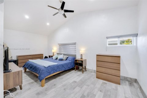 House in North Miami, Florida 2 bedrooms, 110.55 sq.m. № 1775203 - photo 14
