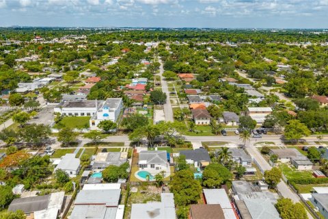 House in North Miami, Florida 2 bedrooms, 110.55 sq.m. № 1775203 - photo 28