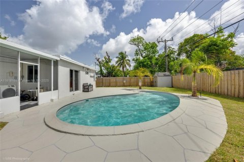 House in North Miami, Florida 2 bedrooms, 110.55 sq.m. № 1775203 - photo 23