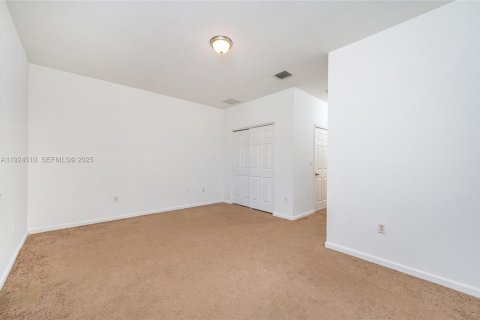 Купить таунхаус в Окленд-Парк, Флорида 3 спальни, 135.54м2, № 1984115 - фото 28