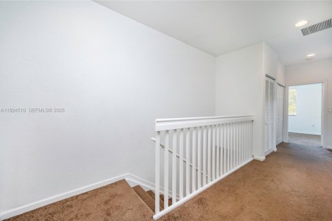 Купить таунхаус в Окленд-Парк, Флорида 3 спальни, 135.54м2, № 1984115 - фото 26