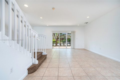Купить таунхаус в Окленд-Парк, Флорида 3 спальни, 135.54м2, № 1984115 - фото 10