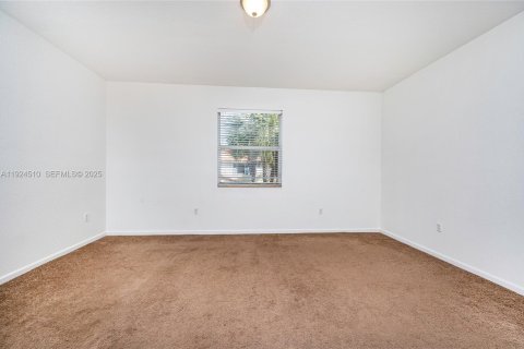 Купить таунхаус в Окленд-Парк, Флорида 3 спальни, 135.54м2, № 1984115 - фото 27