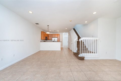 Купить таунхаус в Окленд-Парк, Флорида 3 спальни, 135.54м2, № 1984115 - фото 18