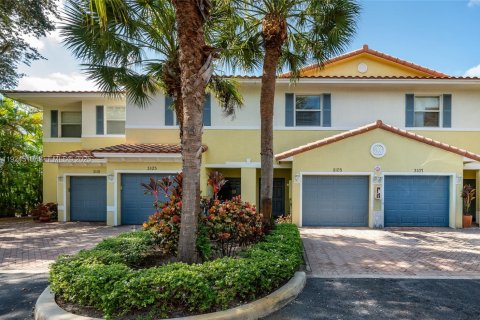 Купить таунхаус в Окленд-Парк, Флорида 3 спальни, 135.54м2, № 1984115 - фото 1