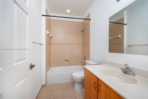 Купить таунхаус в Окленд-Парк, Флорида 3 спальни, 135.54м2, № 1984115 - фото 24