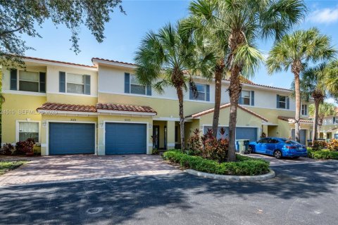 Купить таунхаус в Окленд-Парк, Флорида 3 спальни, 135.54м2, № 1984115 - фото 2