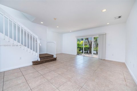 Купить таунхаус в Окленд-Парк, Флорида 3 спальни, 135.54м2, № 1984115 - фото 11