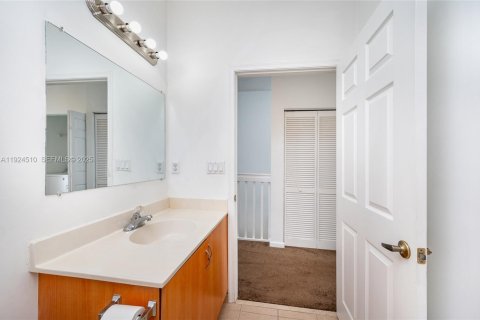 Купить таунхаус в Окленд-Парк, Флорида 3 спальни, 135.54м2, № 1984115 - фото 29