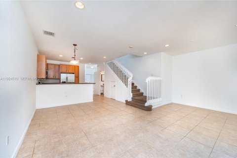 Купить таунхаус в Окленд-Парк, Флорида 3 спальни, 135.54м2, № 1984115 - фото 17