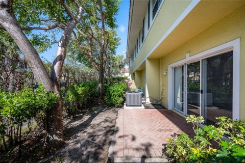 Купить таунхаус в Окленд-Парк, Флорида 3 спальни, 135.54м2, № 1984115 - фото 6