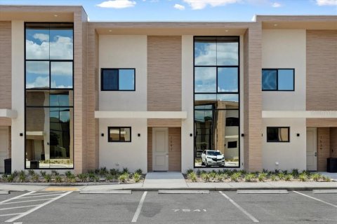 Adosado en venta en Kissimmee, Florida, 4 dormitorios, 218.88 m2 № 1905984 - foto 1