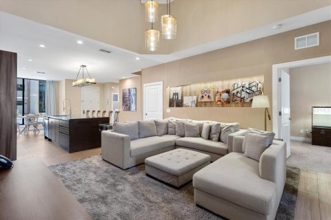 Adosado en venta en Kissimmee, Florida, 4 dormitorios, 218.88 m2 № 1905984 - foto 2