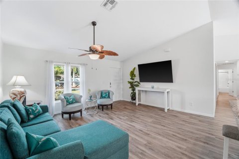 Villa ou maison à vendre à Cape Coral, Floride: 4 chambres, 149.85 m2 № 2141942 - photo 9
