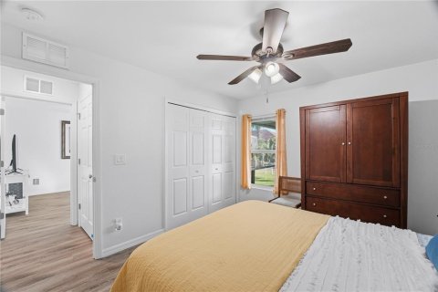 Villa ou maison à vendre à Cape Coral, Floride: 4 chambres, 149.85 m2 № 2141942 - photo 28