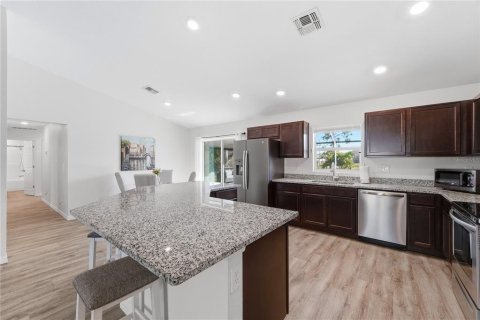 Villa ou maison à vendre à Cape Coral, Floride: 4 chambres, 149.85 m2 № 2141942 - photo 13